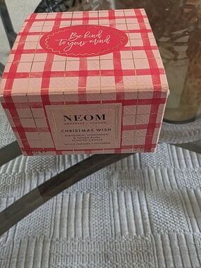 NEOM Christmas Wish Scented Candle -